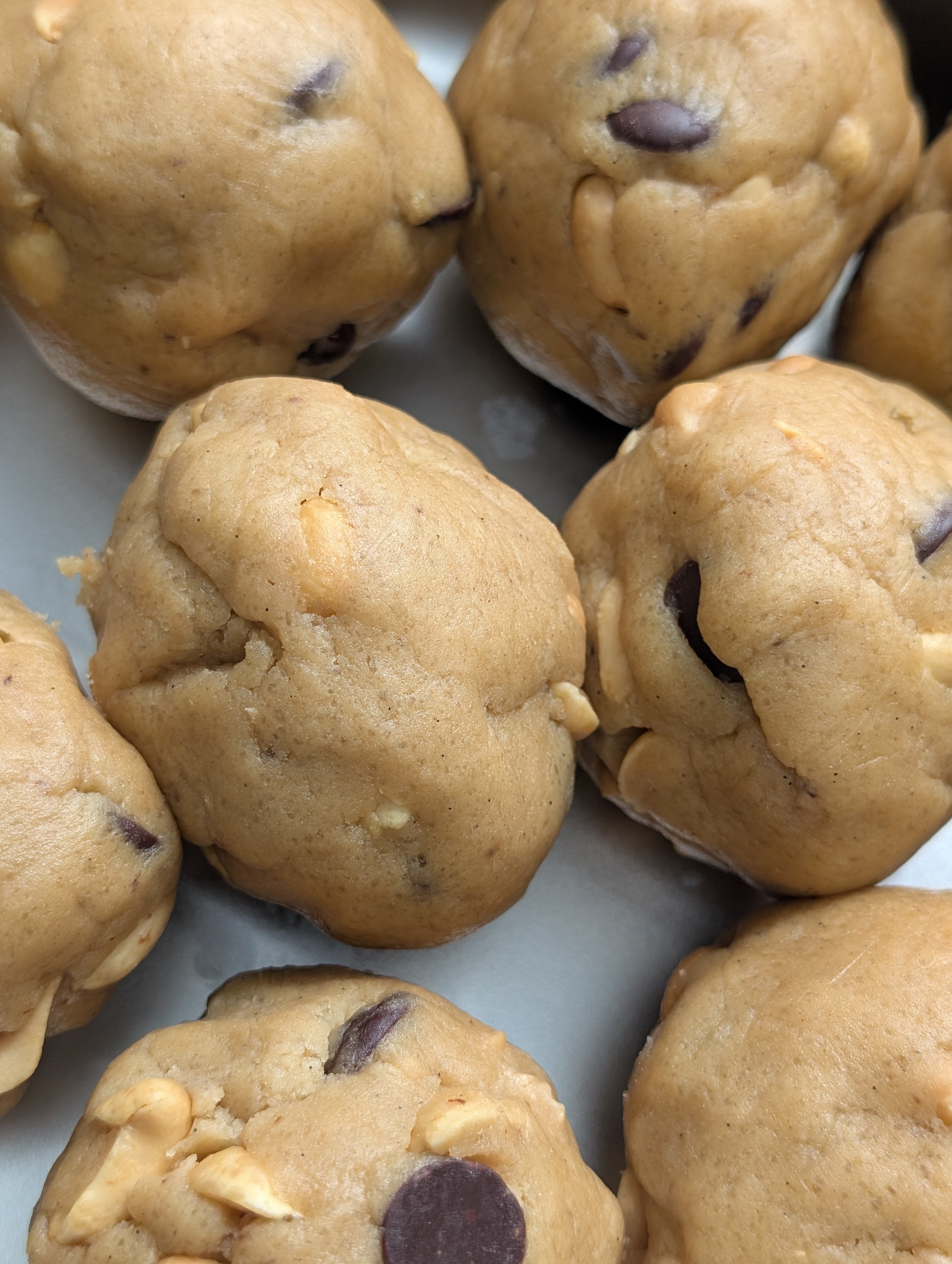 Mørk Choko & Peanut Cookies – Bake-at-home (4 stk)